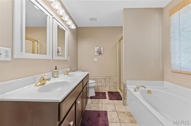 $395,000 | 203 Bristol Drive, Troy, IL 62294