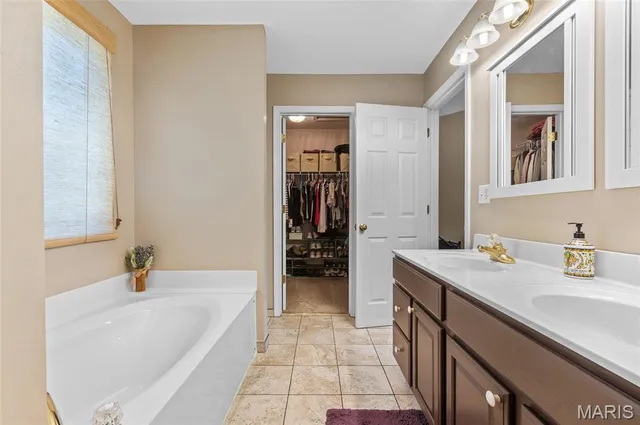 $395,000 | 203 Bristol Drive, Troy, IL 62294