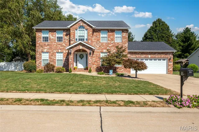 $395,000 | 203 Bristol Drive, Troy, IL 62294