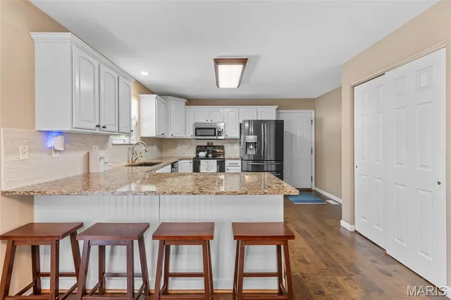 $395,000 | 203 Bristol Drive, Troy, IL 62294