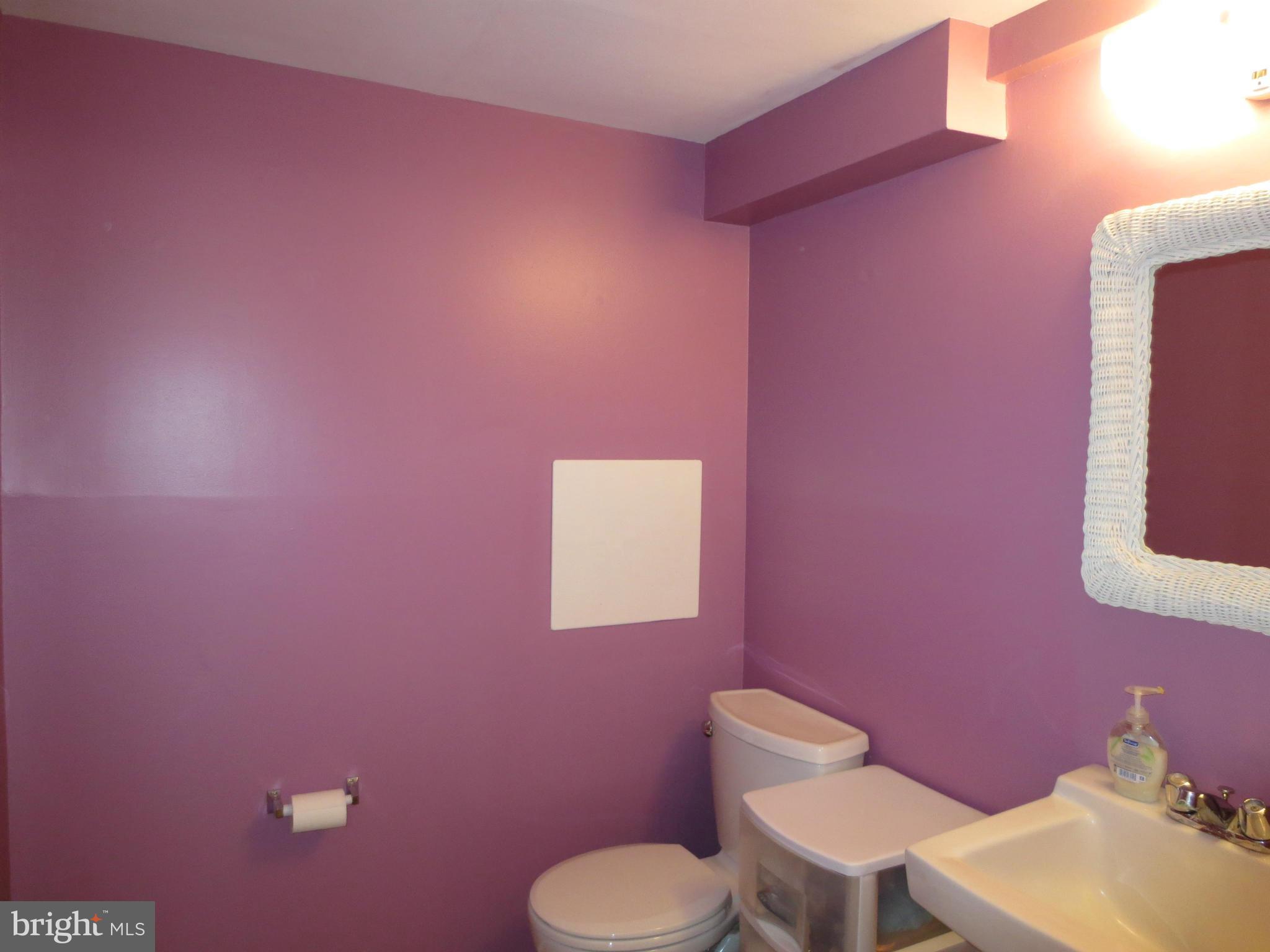9521 Burdett Road Burke, VA 22015 - Photo 20 of 29 Bath