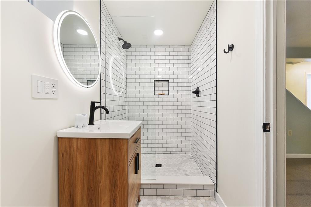 2514 Collins Road Pittsburgh, PA 15235 - Photo 20 of 25 Gallery Image 20