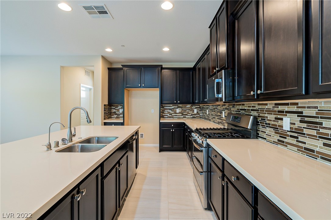 2549 Sable Ridge Street Henderson, NV 89044 - Photo 2 of 21