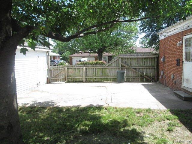 18439 Stephens Road Eastpointe, MI 48021 - Photo 4 of 22 261-857815-rear.JPG