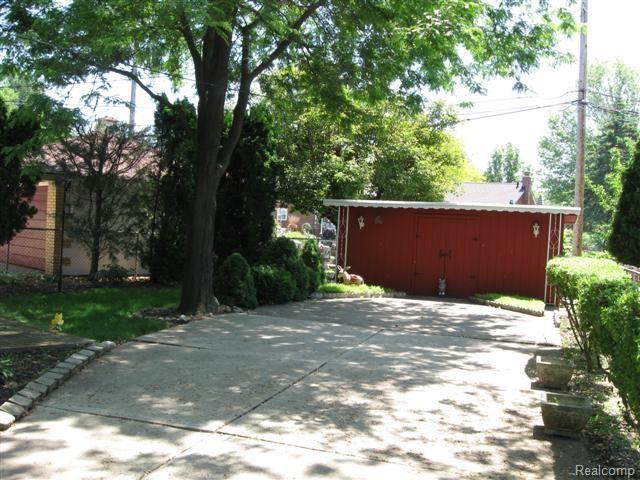 24824 Ridgecroft Avenue Eastpointe, MI 48021 - Photo 12 of 13 IMG_0579 (Small)
