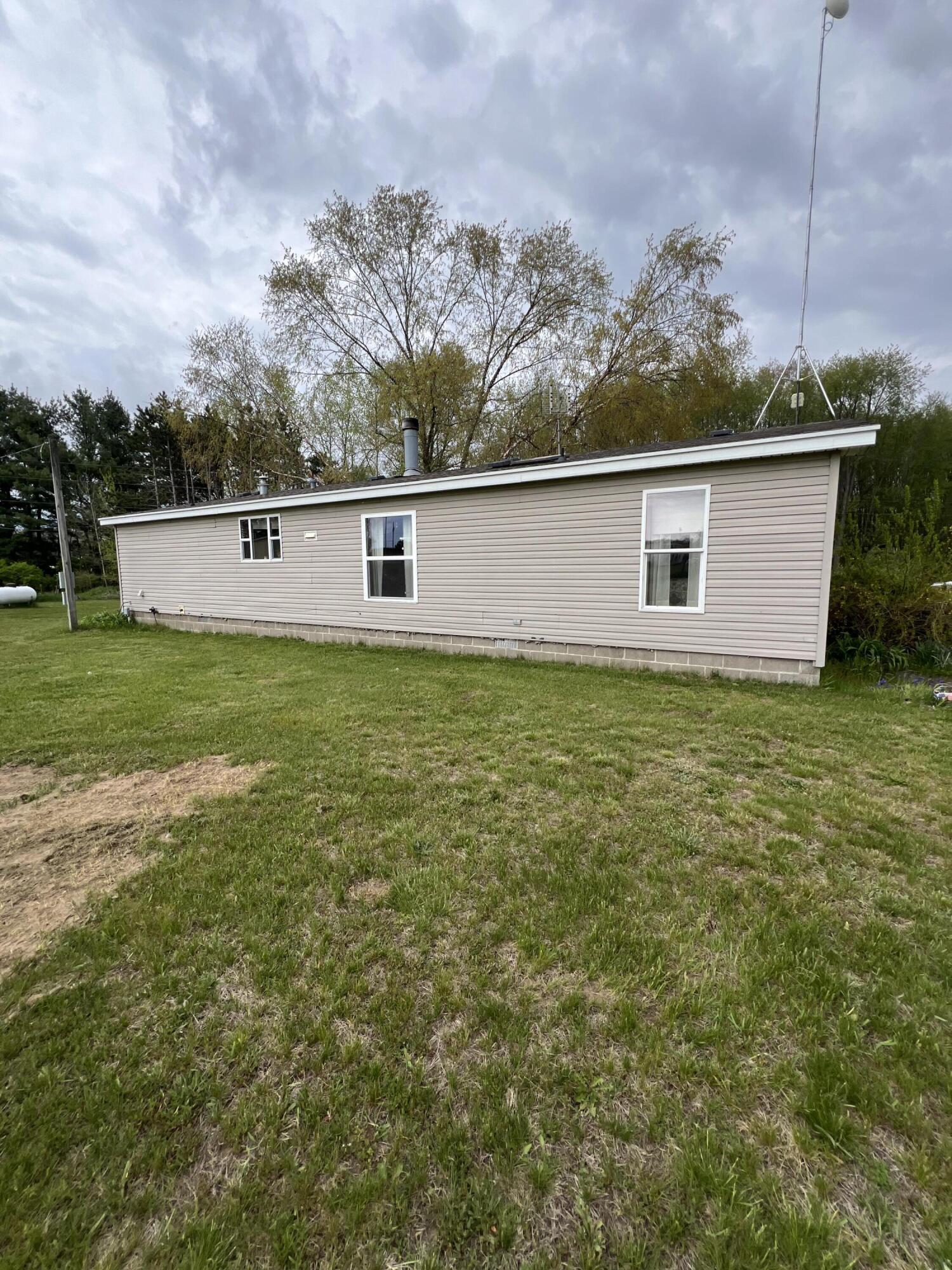 11894 Almy Road Lakeview, MI 48850 - Photo 3 of 31 IMG_9471