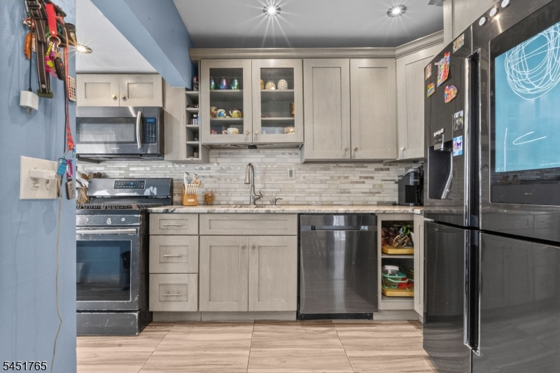 484 Raritan Road Roselle, NJ 07203 - Photo 10 of 24 Gallery Image 10