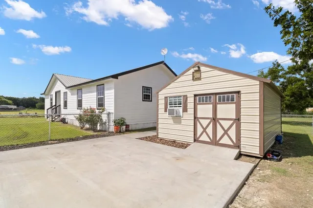 $300,000 | 149 Southwest County Road 0020, Corsicana, TX 75110