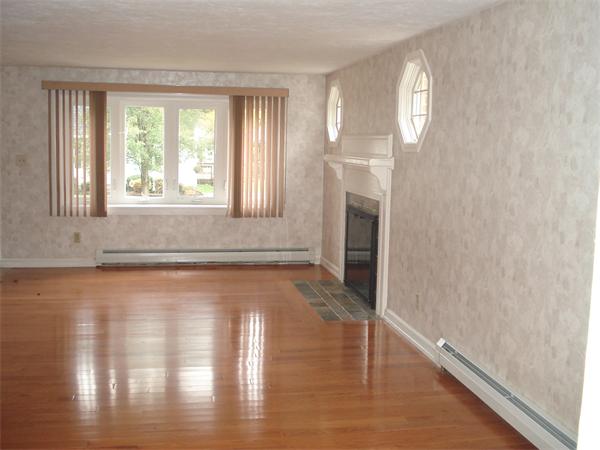 20 Dustin Road Reading, MA 01867 - Photo 3 of 18