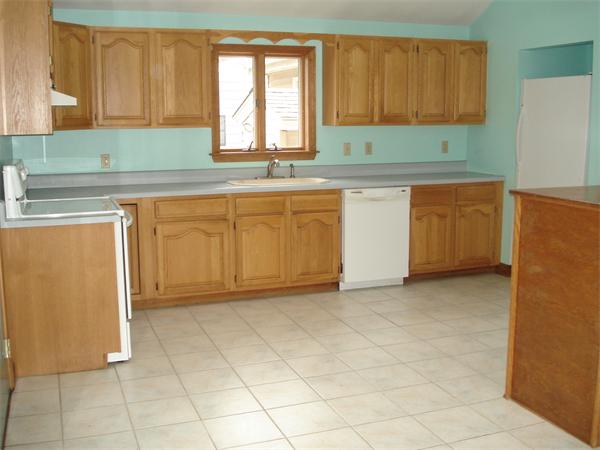 20 Dustin Road Reading, MA 01867 - Photo 5 of 18