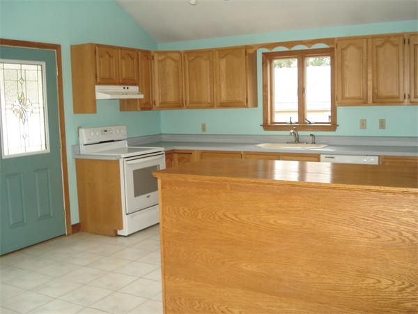 20 Dustin Road Reading, MA 01867 - Photo 6 of 18