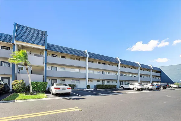 $140,000 | 7847 Golf Cir Drive, Unit 211, Margate, FL 33063