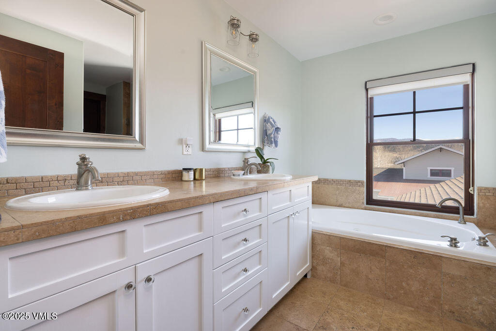 50 Bunker Way Eagle, CO 81631 - Photo 13 of 23 2502_50_bunker_way_interior_primary_bath