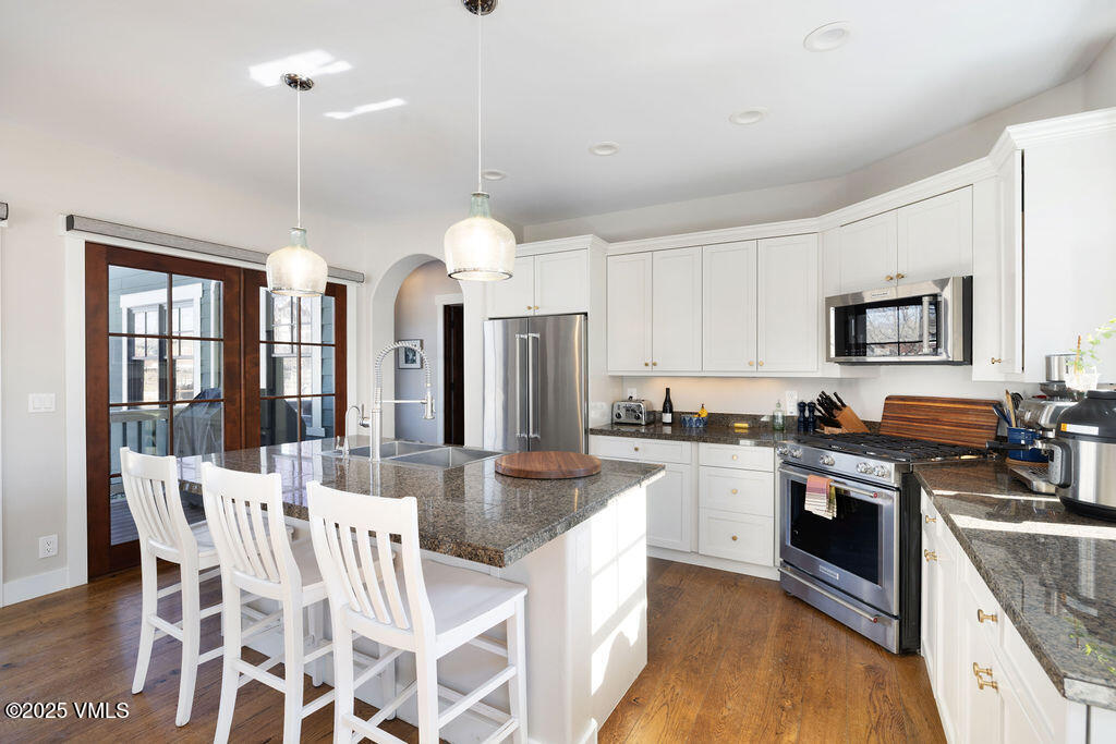 50 Bunker Way Eagle, CO 81631 - Photo 8 of 23 2502_50_bunker_way_interior_kitchen_b