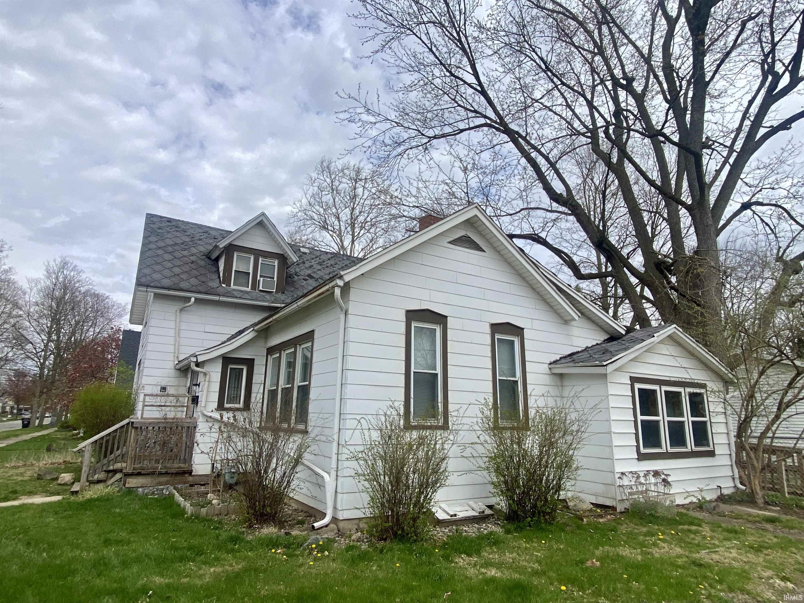1129 Monroe Street Rochester, IN 46975 - Photo 3 of 7