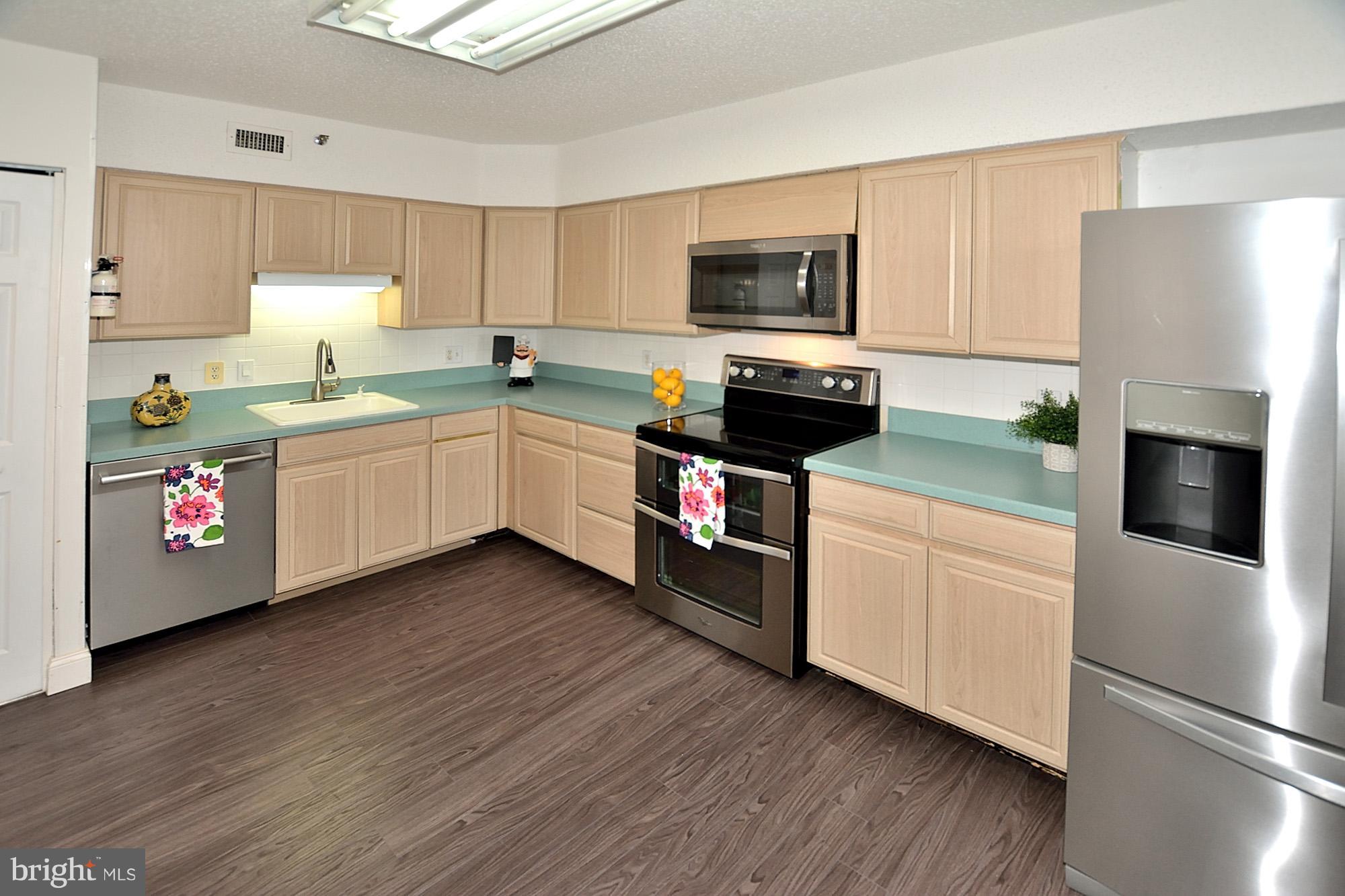 5501 Seminary Road, Unit 1710S Falls Church, VA 22041 - Photo 5 of 28 Updated kitchen