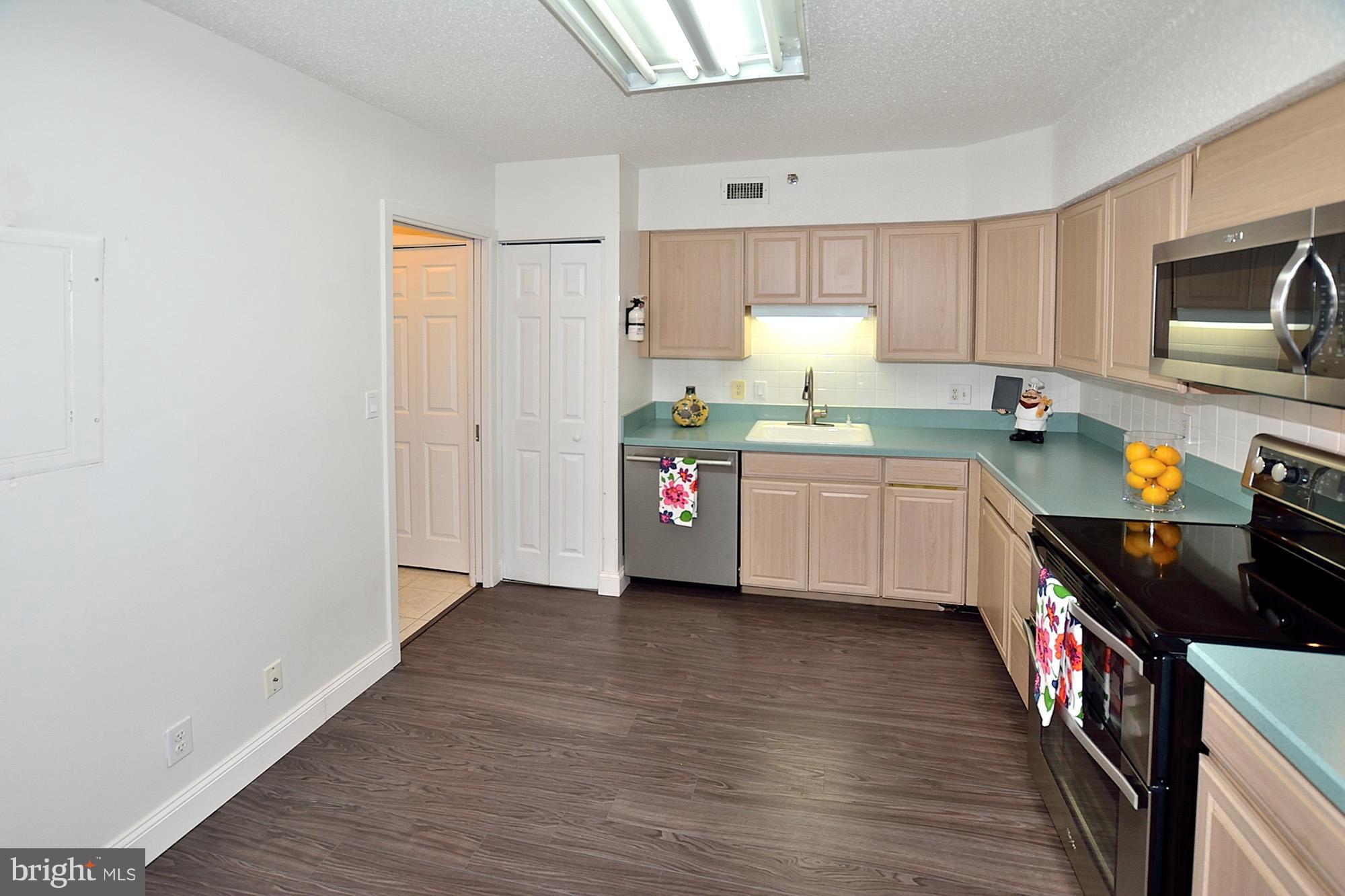 5501 Seminary Road, Unit 1710S Falls Church, VA 22041 - Photo 7 of 28 New microwave