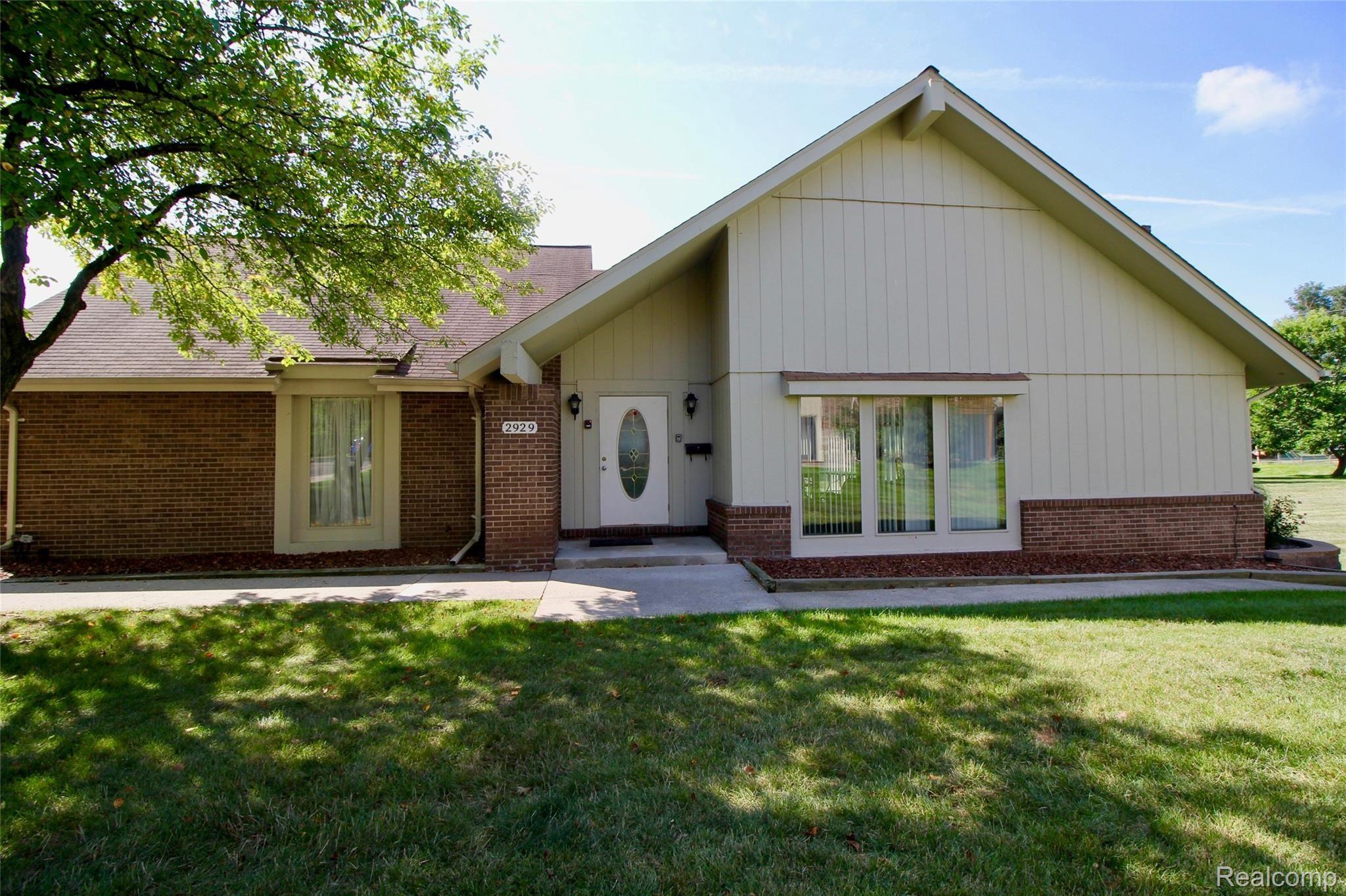 2965 Meadowbrook Drive Rochester, MI 48309 - Photo 32 of 32 IMG_8676.jpg
