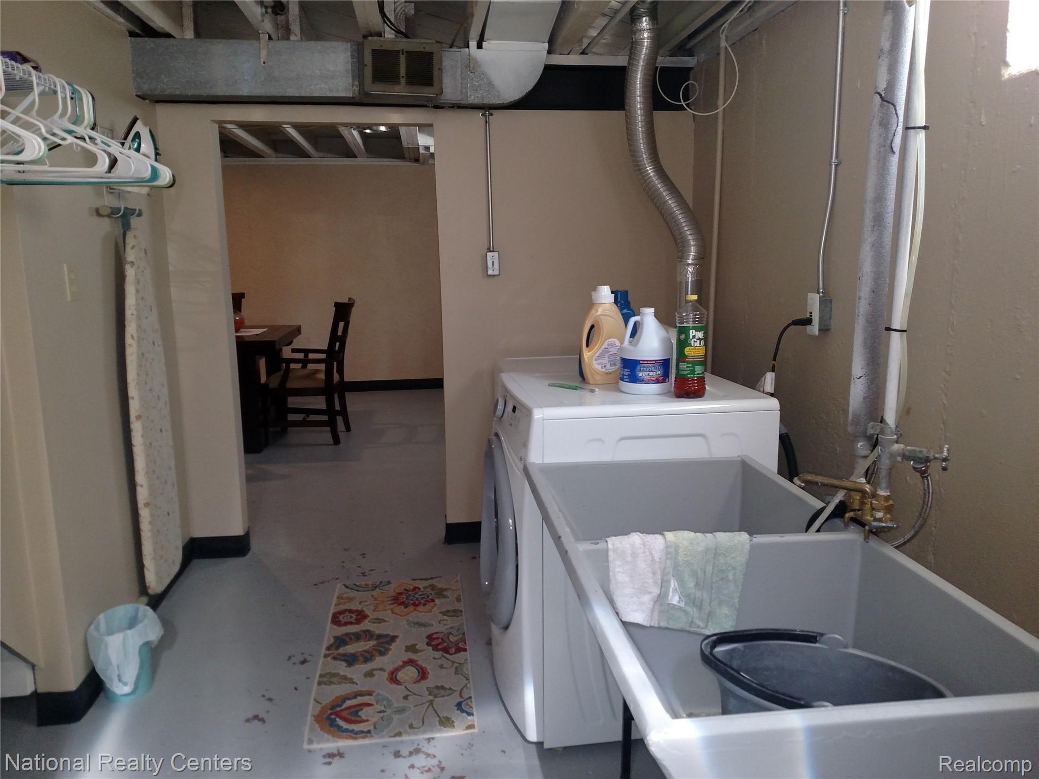 211 Normandy Road Royal Oak, MI 48073 - Photo 17 of 23 Laundry room