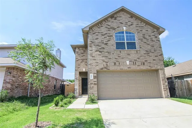 $1,950 | 232 Cliff Height Circle, Dallas, TX 75241