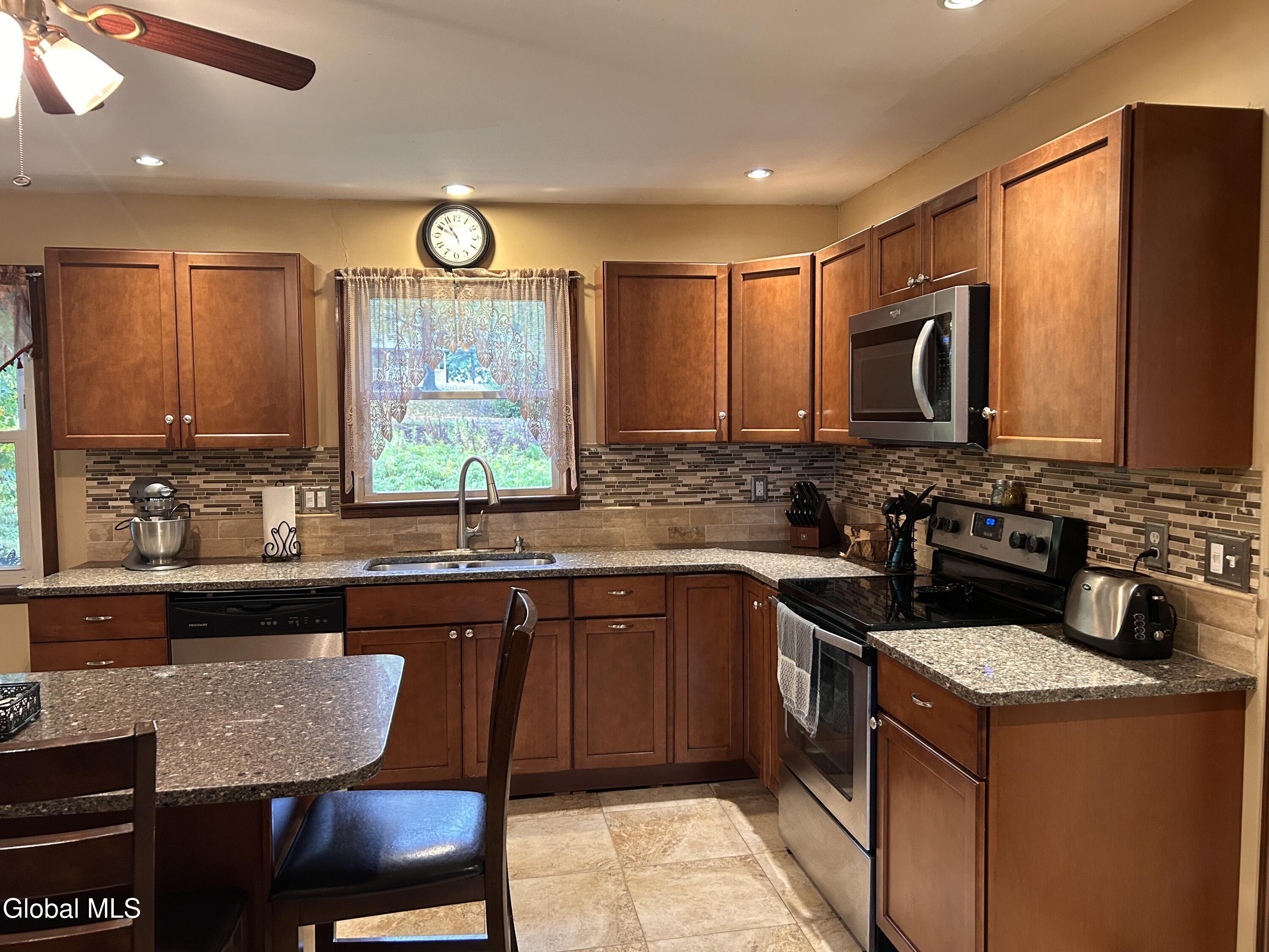 1900 North Road Amsterdam, NY 12010 - Photo 16 of 56 IMG_3643