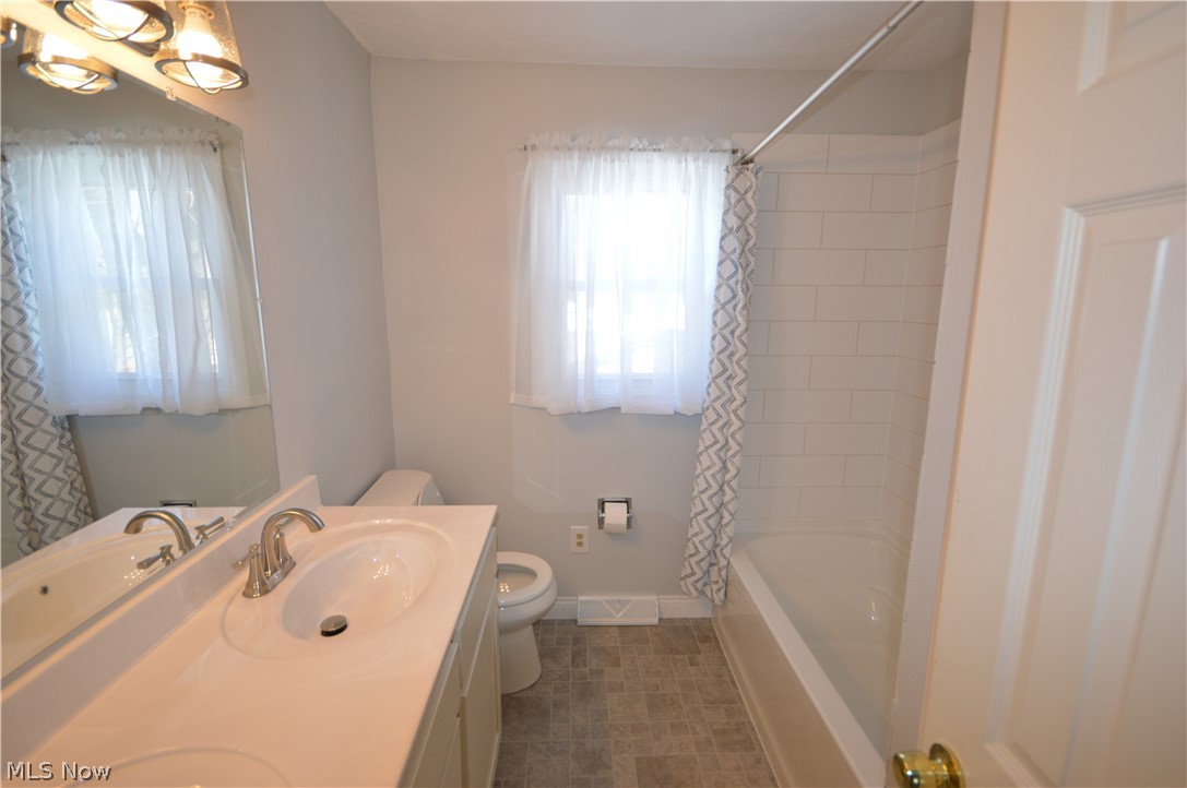 1840 Sterling Road Madison, OH 44057 - Photo 15 of 21 Bath