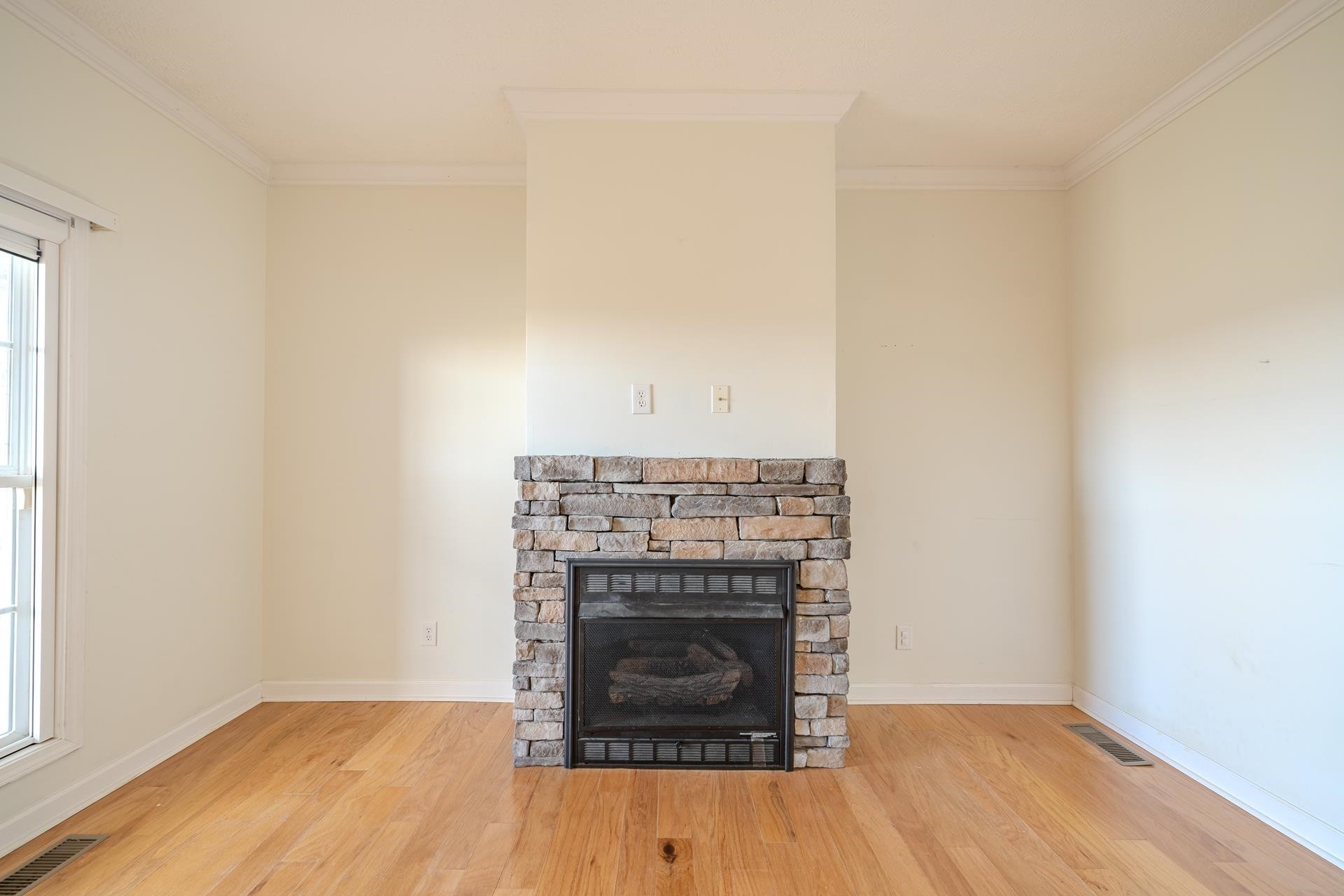 185 Leath Lane Finger, TN 38334 - Photo 14 of 34 a living room with a fireplace and wooden floor