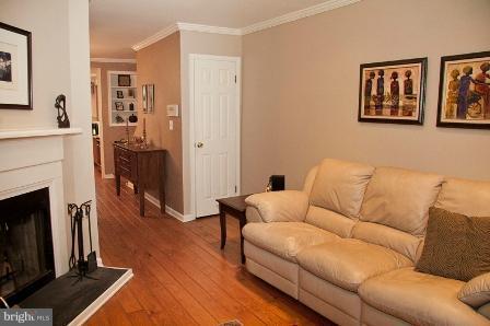 1254 Riverside Avenue Baltimore, MD 21230 - Photo 22 of 30 Living Room
