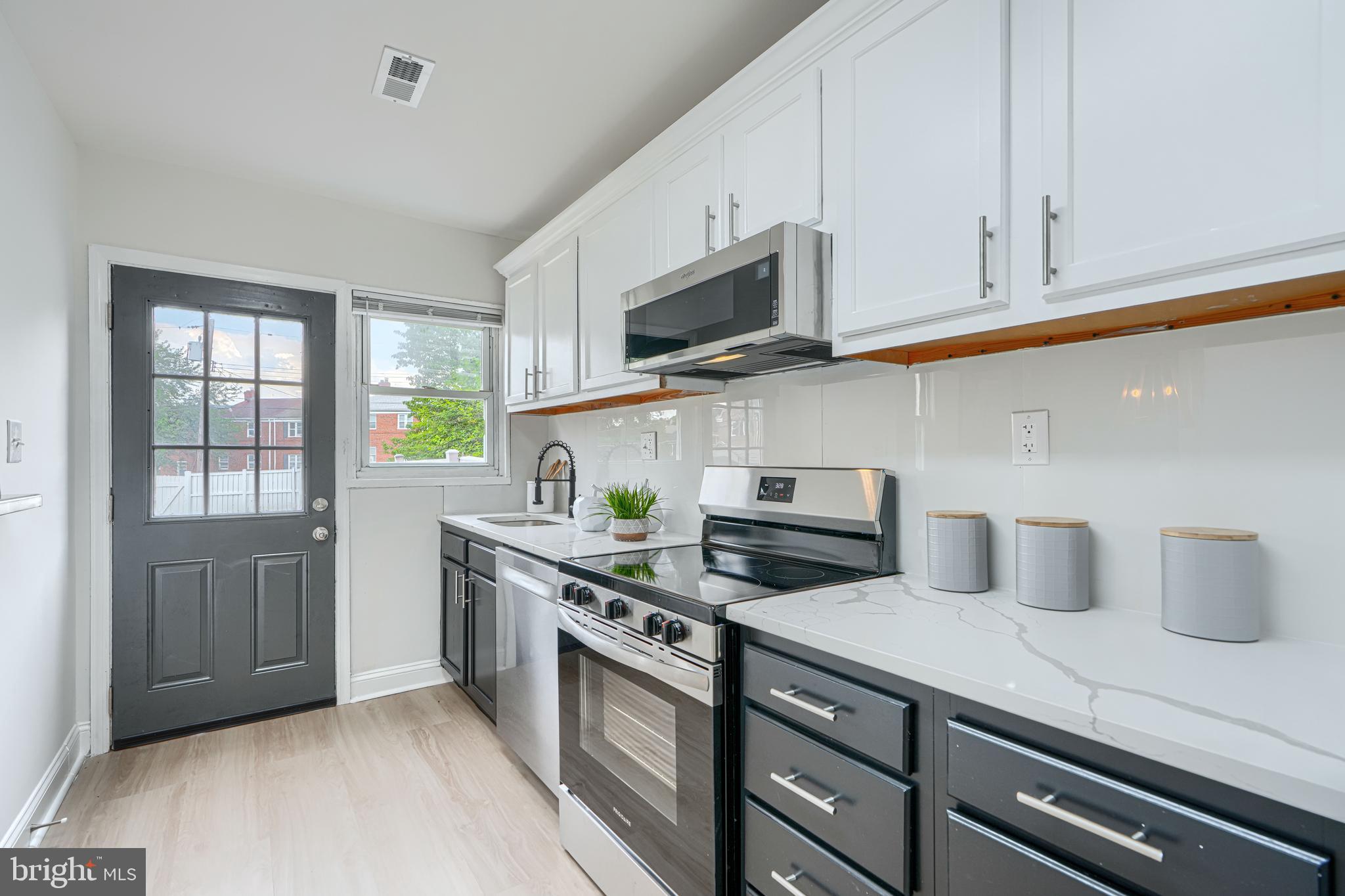 3901 Mountwood Road Baltimore, MD 21229 - Photo 13 of 40