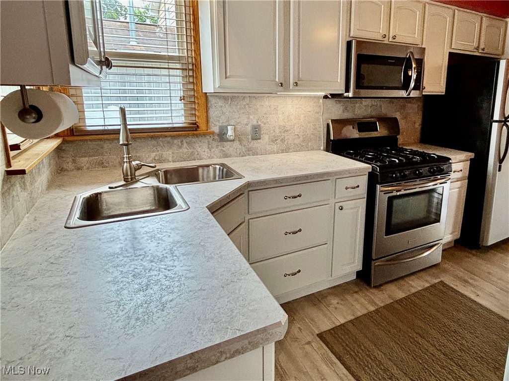 521 6th Street Struthers, OH 44471 - Photo 5 of 27 Another view of the pdated Kitchen with appliances