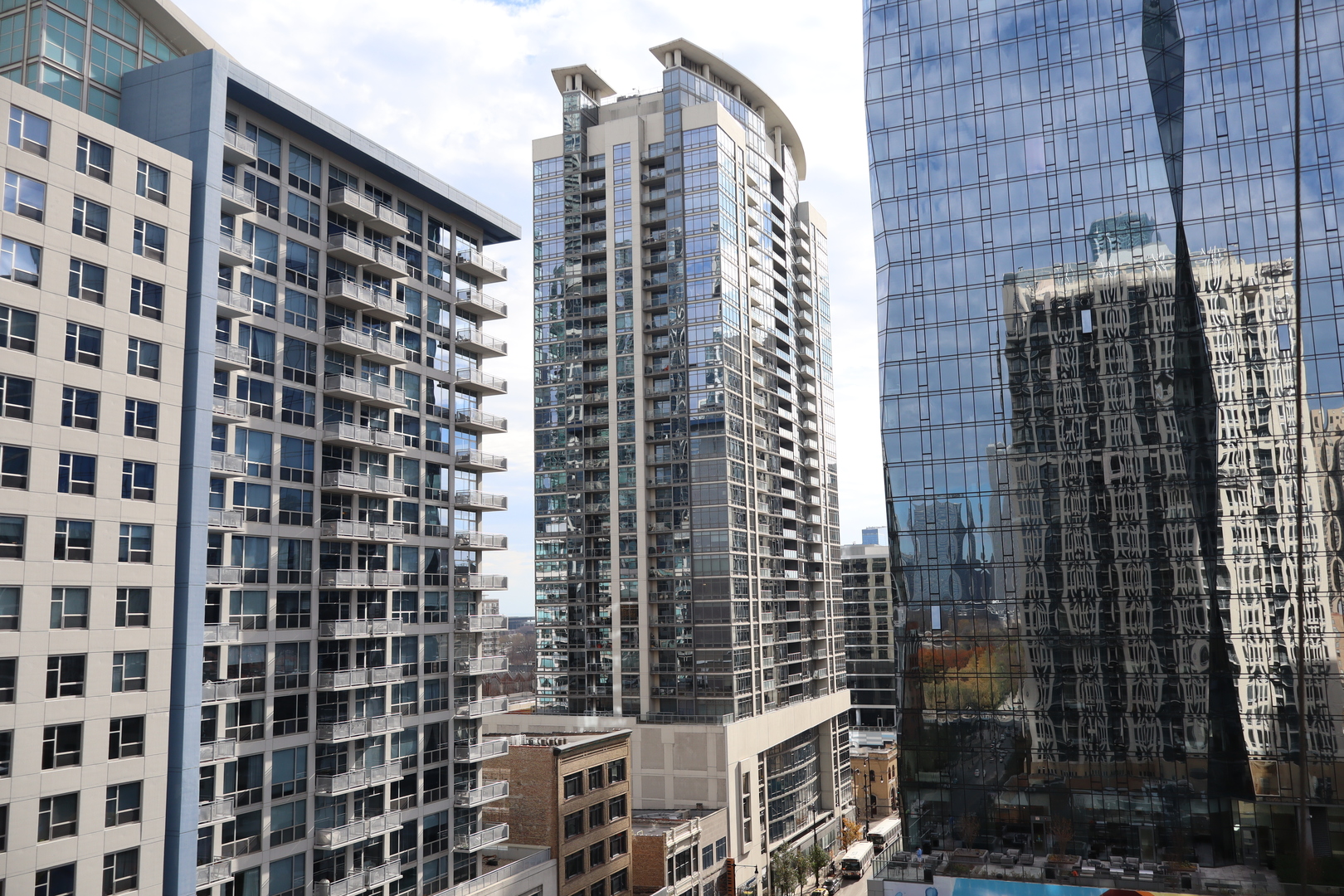 1250 South Michigan Avenue, Unit 1306 Chicago, IL 60605 - Photo 9 of 24 a view of a building