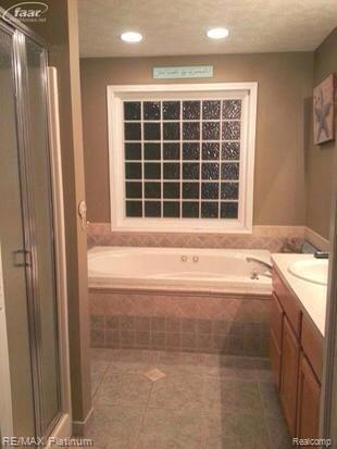 6052 Dutcher Road Howell, MI 48843 - Photo 14 of 27 Mstr Bath.jpg