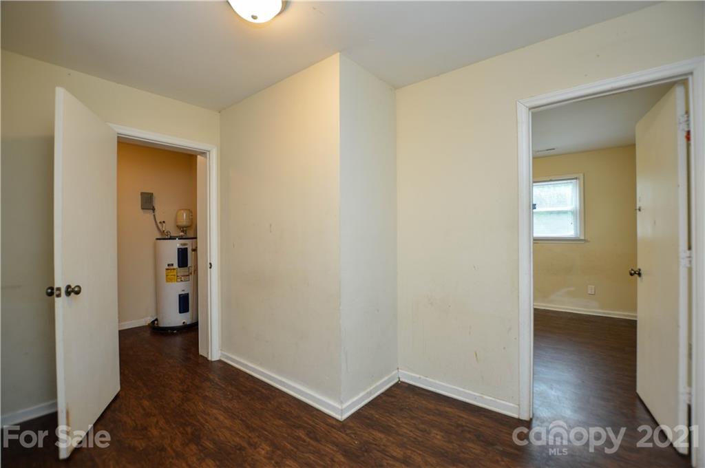 807 Squirrel Hill Road Charlotte, NC 28213 - Photo 14 of 34 wooden floor in a gallery