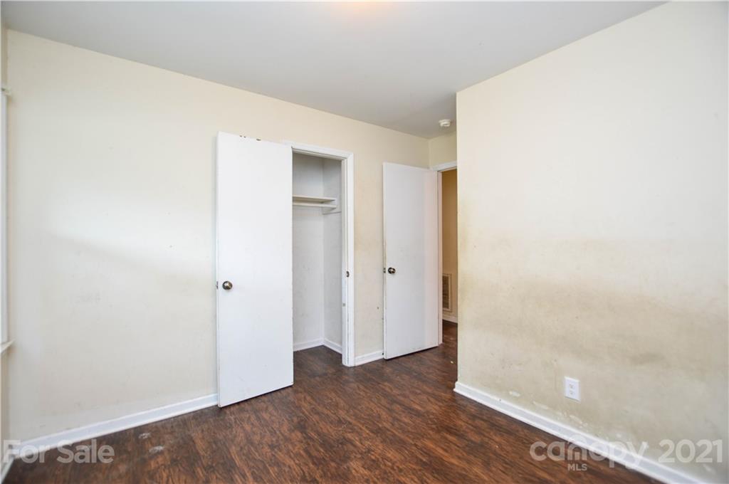 807 Squirrel Hill Road Charlotte, NC 28213 - Photo 20 of 34 a view of an empty room