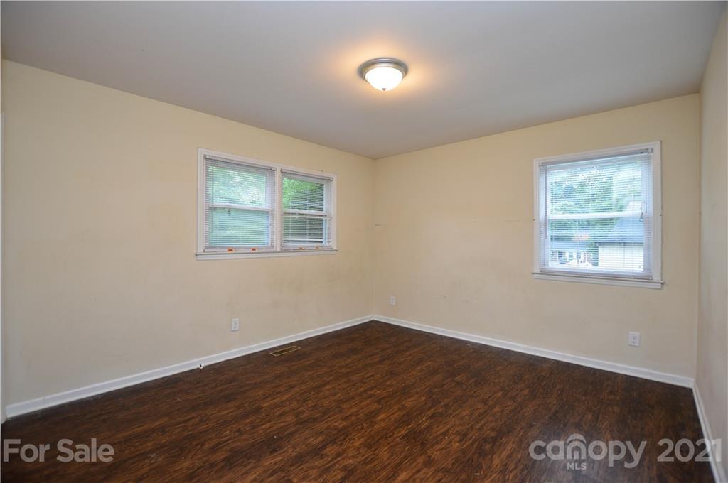 807 Squirrel Hill Road Charlotte, NC 28213 - Photo 22 of 34 wooden floor in an empty room with a window