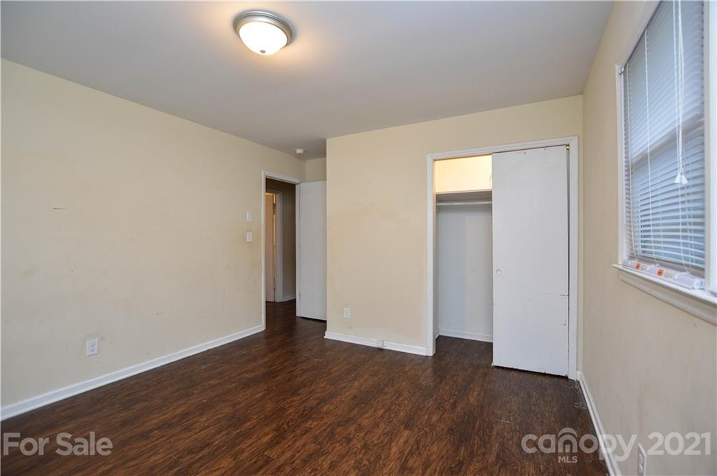 807 Squirrel Hill Road Charlotte, NC 28213 - Photo 23 of 34 an empty room with wooden floor and windows
