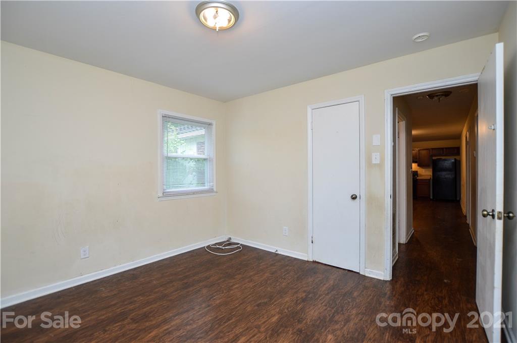 807 Squirrel Hill Road Charlotte, NC 28213 - Photo 26 of 34 an empty room with wooden floor and closet