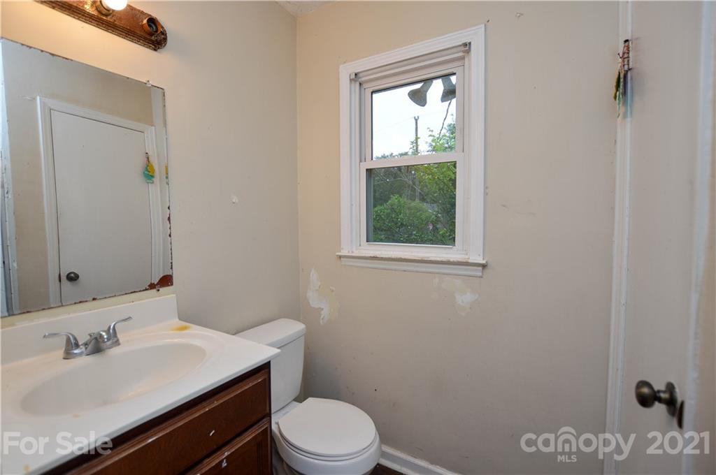 807 Squirrel Hill Road Charlotte, NC 28213 - Photo 28 of 34 a bathroom with a sink vanity mirror and toilet