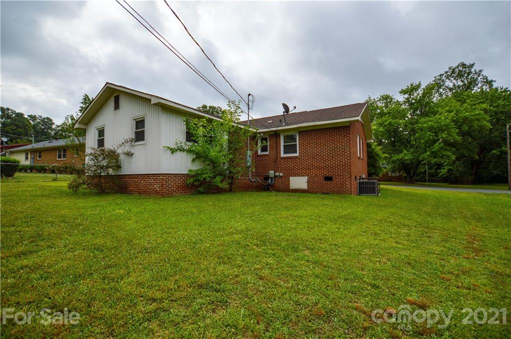 807 Squirrel Hill Road Charlotte, NC 28213 - Photo 34 of 34 a house view with a garden space
