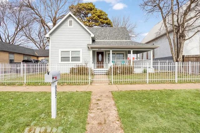 $1,400 | 805 West Owings Street, Denison, TX 75020