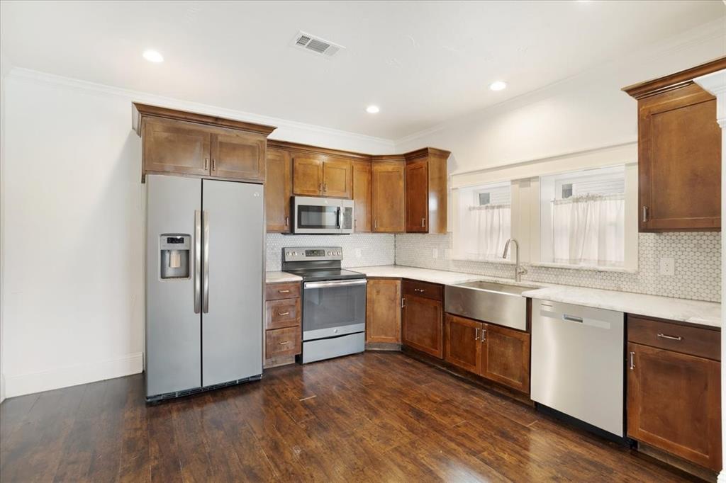 805 West Owings Street Denison, TX 75020 - Photo 14 of 40