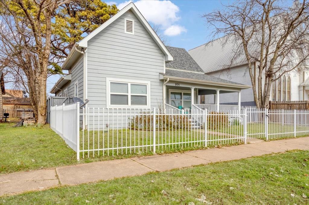 805 West Owings Street Denison, TX 75020 - Photo 2 of 40