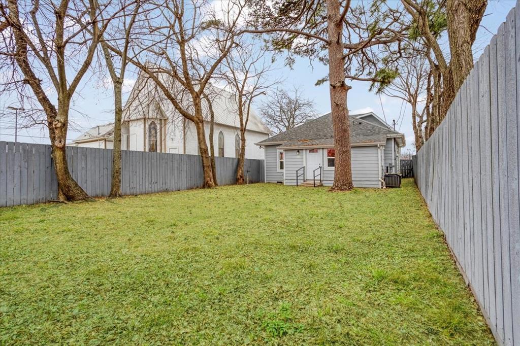 805 West Owings Street Denison, TX 75020 - Photo 38 of 40