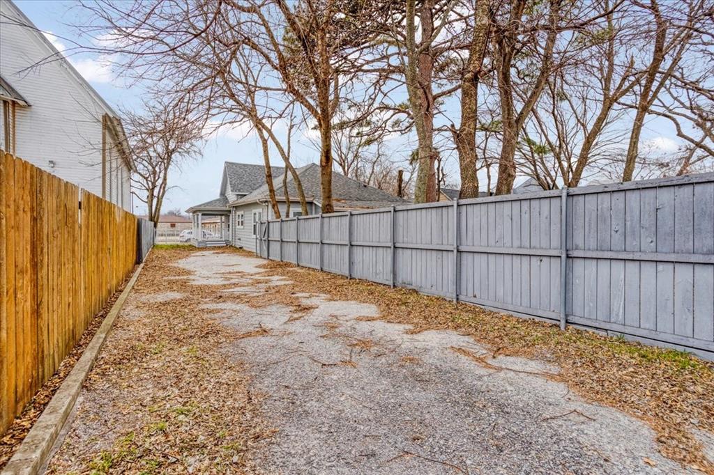 805 West Owings Street Denison, TX 75020 - Photo 7 of 40