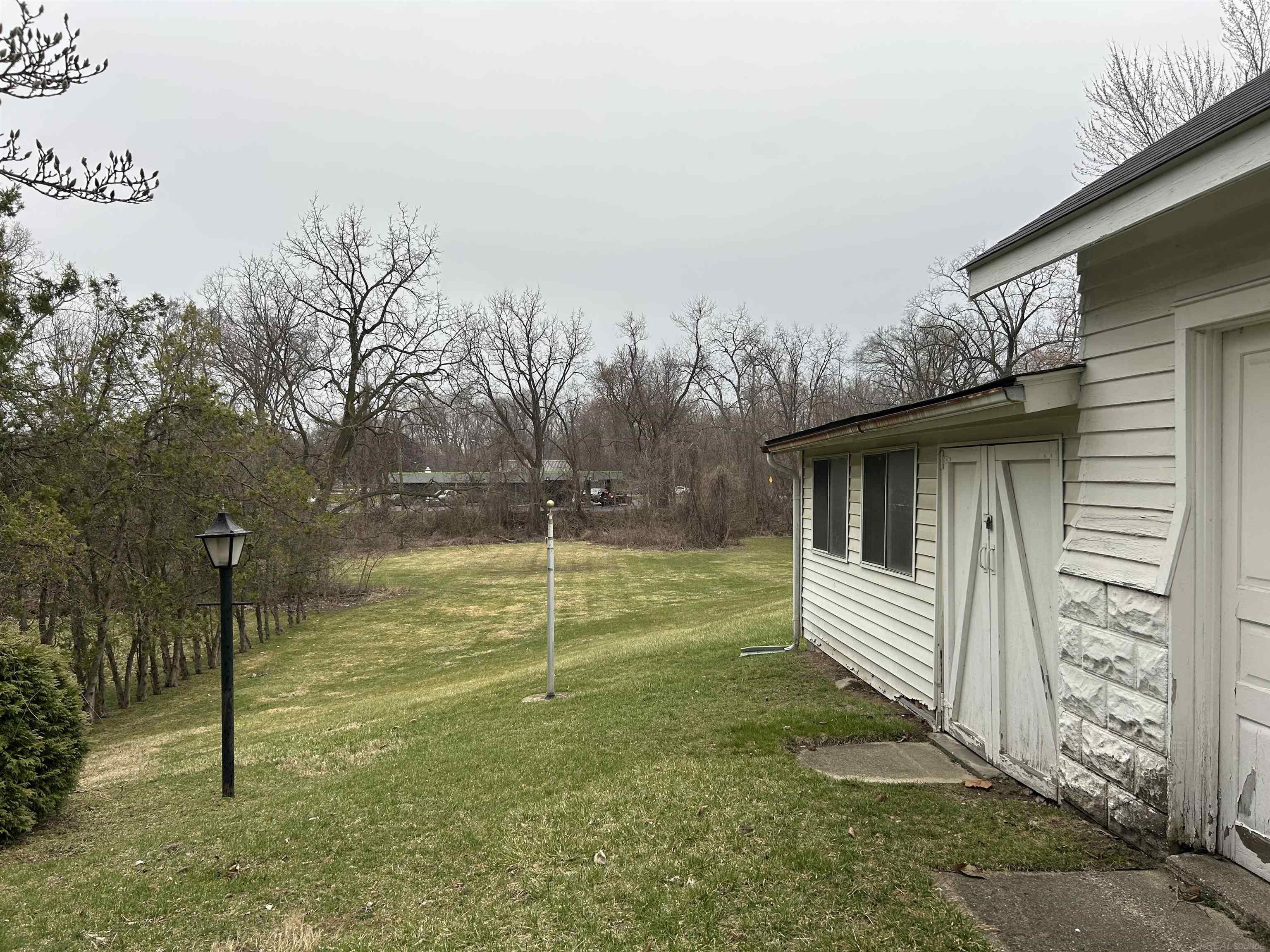 8260 Clinton River Road Sterling Heights, MI 48314 - Photo 8 of 29 50202777-3b89eebe-fd3a-4f68-8f31-820d331d2c5d.JPG