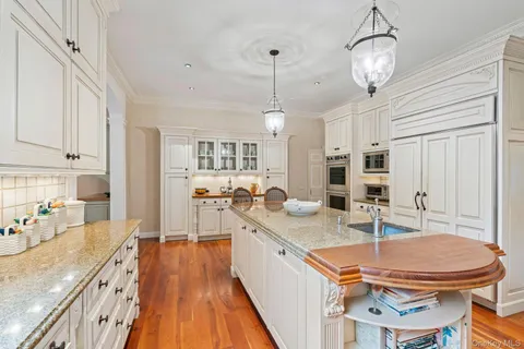 $3,950,000 | 8 High Meadow Court, Glen Head, NY 11545