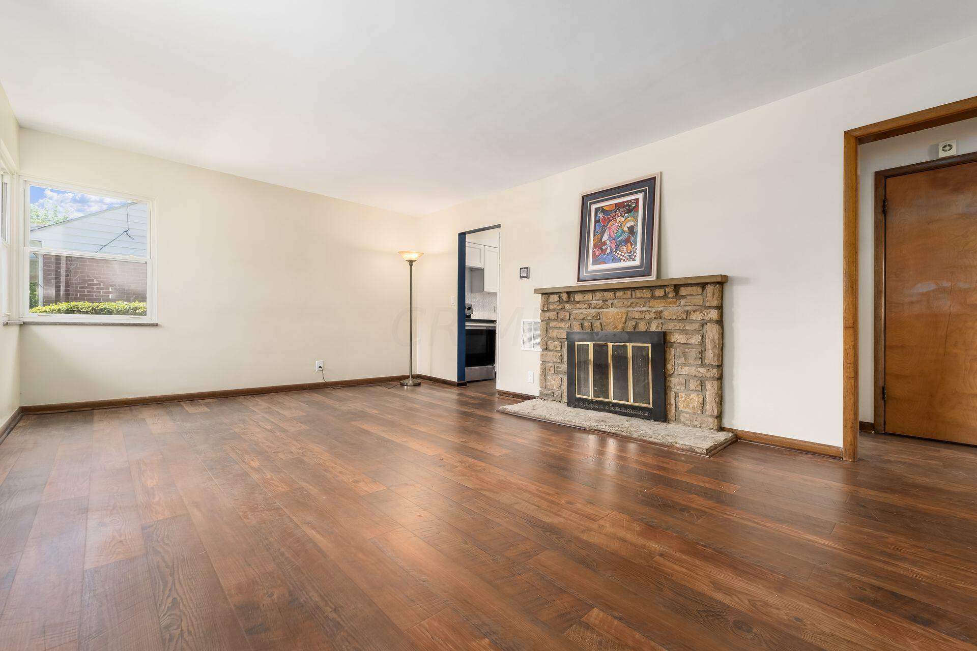 59 North Ashburton Road Columbus, OH 43213 - Photo 5 of 36 Livingroom