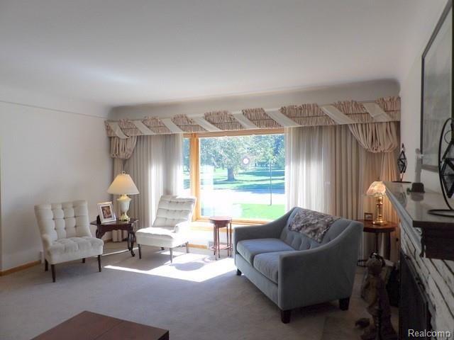 19226 Champaign Road Allen Park, MI 48101 - Photo 25 of 78 25. NATURAL WOOD TRIM BAY WINDOW OVERLOOKING FRONT YARD!