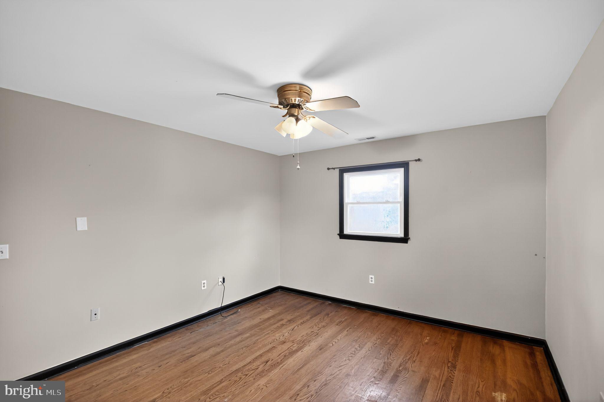 512 Round Hill Road Boston, VA 22713 - Photo 4 of 13 Master Bedroom