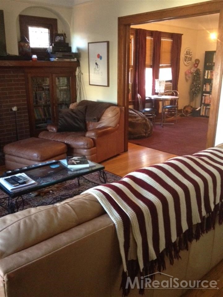 965 Nottingham Road Grosse Pointe, MI 48230 - Photo 8 of 9 31167722-7.JPG
